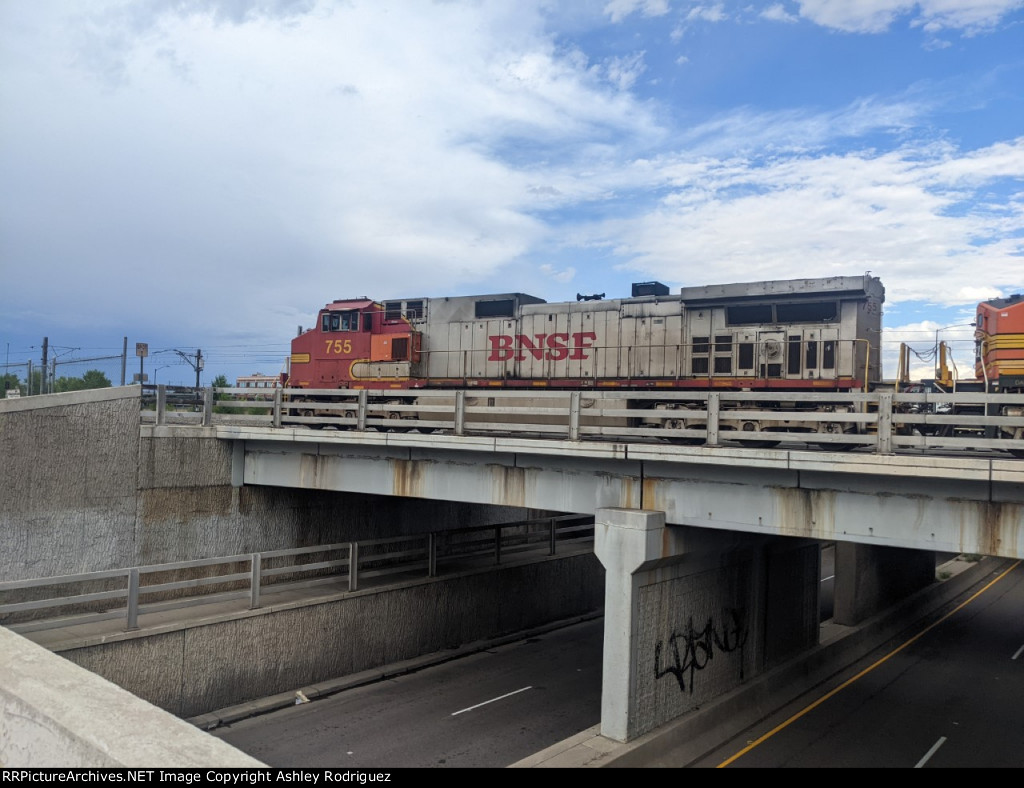 BNSF 755